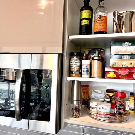 YYC Luxury Dt, 2 Bedroom Deal, Private Balcony, Full Kitchen, Gym - Free Parking מראה חיצוני תמונה