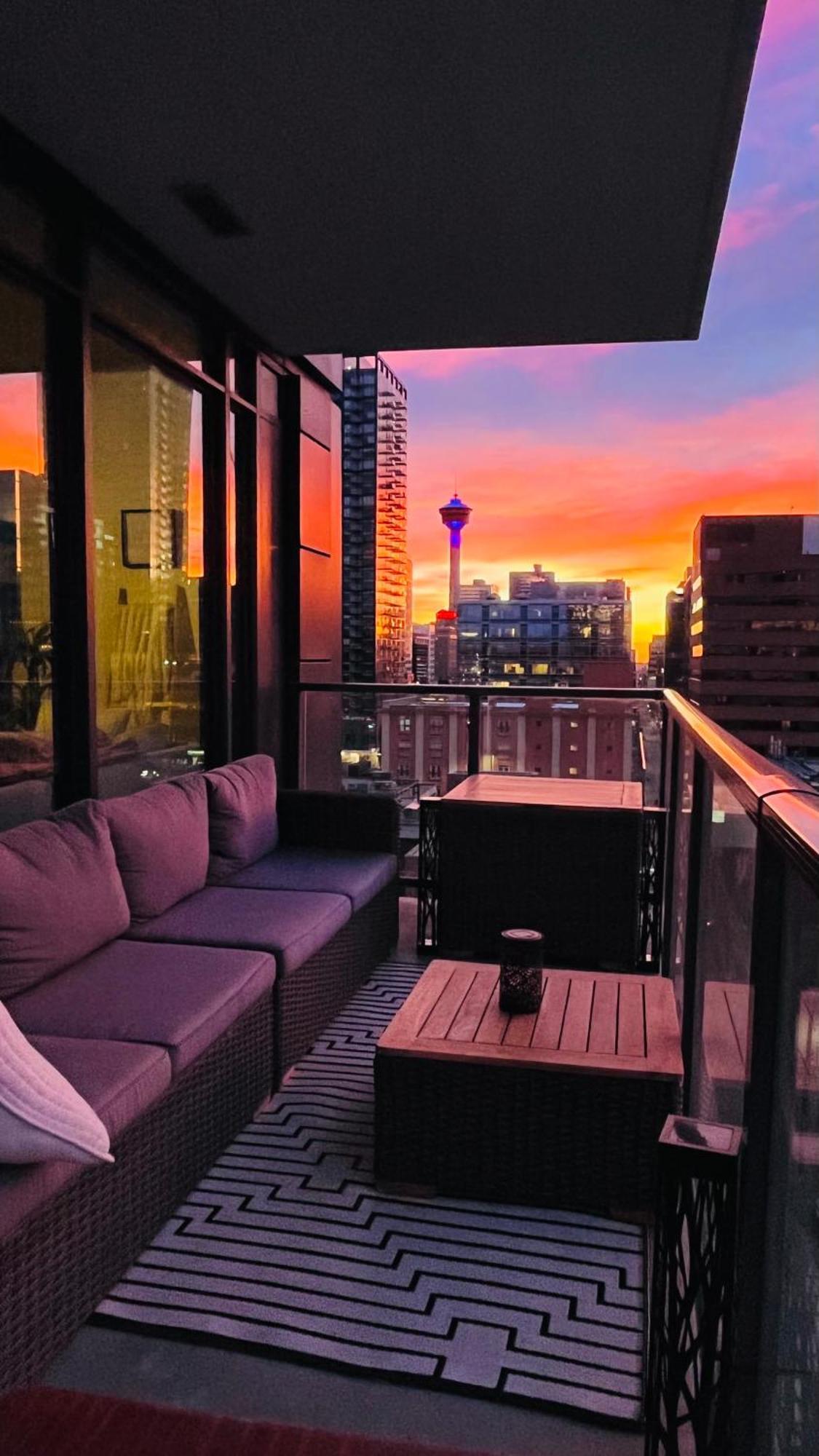 YYC Luxury Dt, 2 Bedroom Deal, Private Balcony, Full Kitchen, Gym - Free Parking מראה חיצוני תמונה