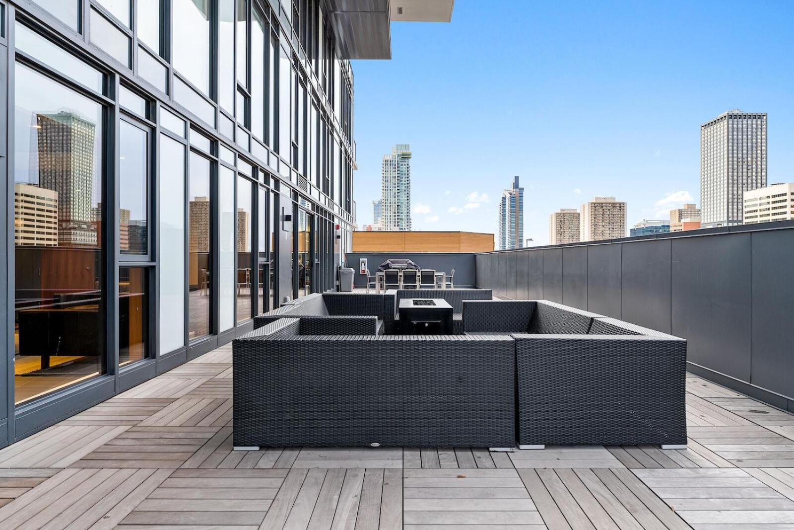 YYC Luxury Dt, 2 Bedroom Deal, Private Balcony, Full Kitchen, Gym - Free Parking מראה חיצוני תמונה