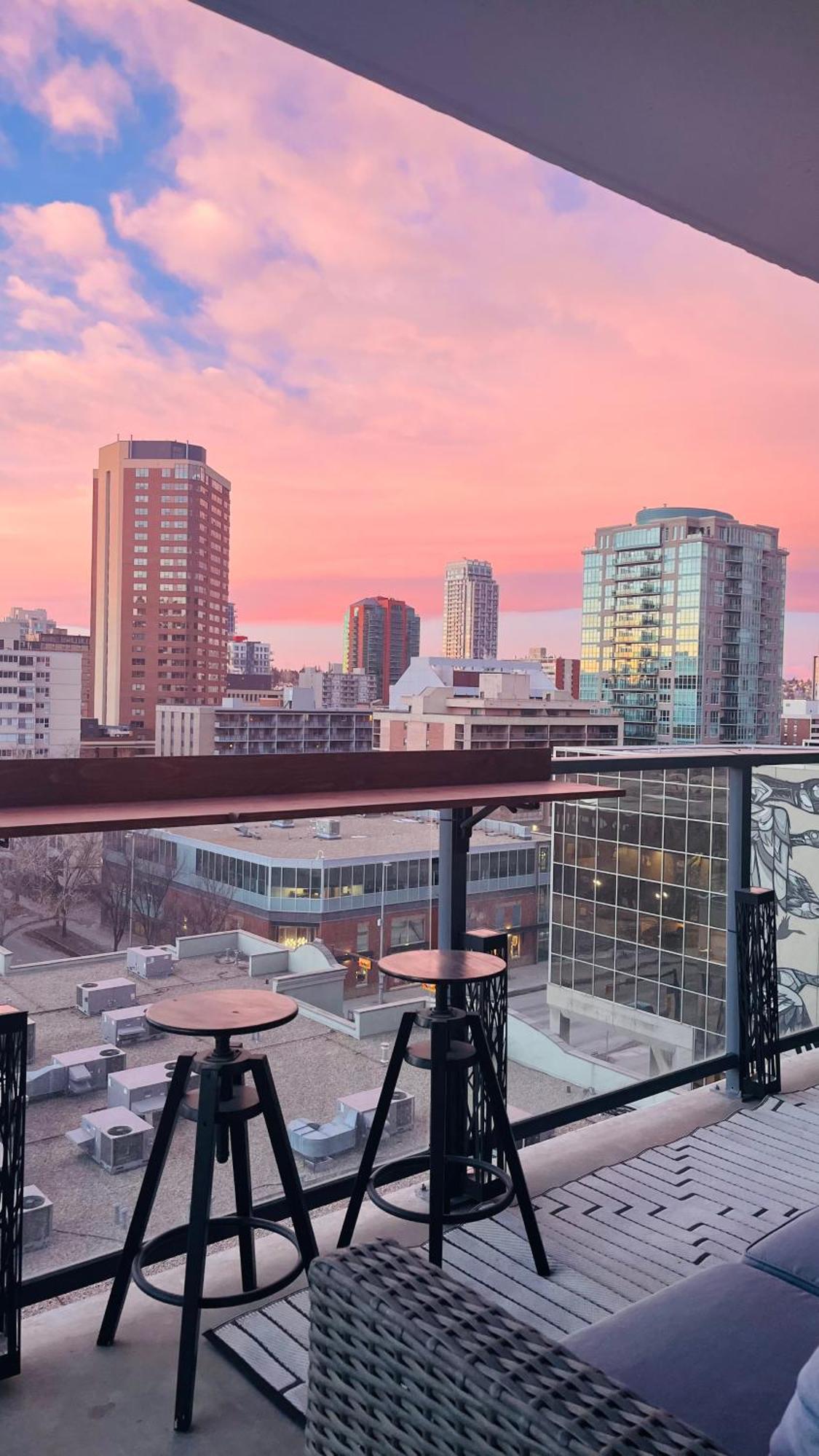 YYC Luxury Dt, 2 Bedroom Deal, Private Balcony, Full Kitchen, Gym - Free Parking מראה חיצוני תמונה