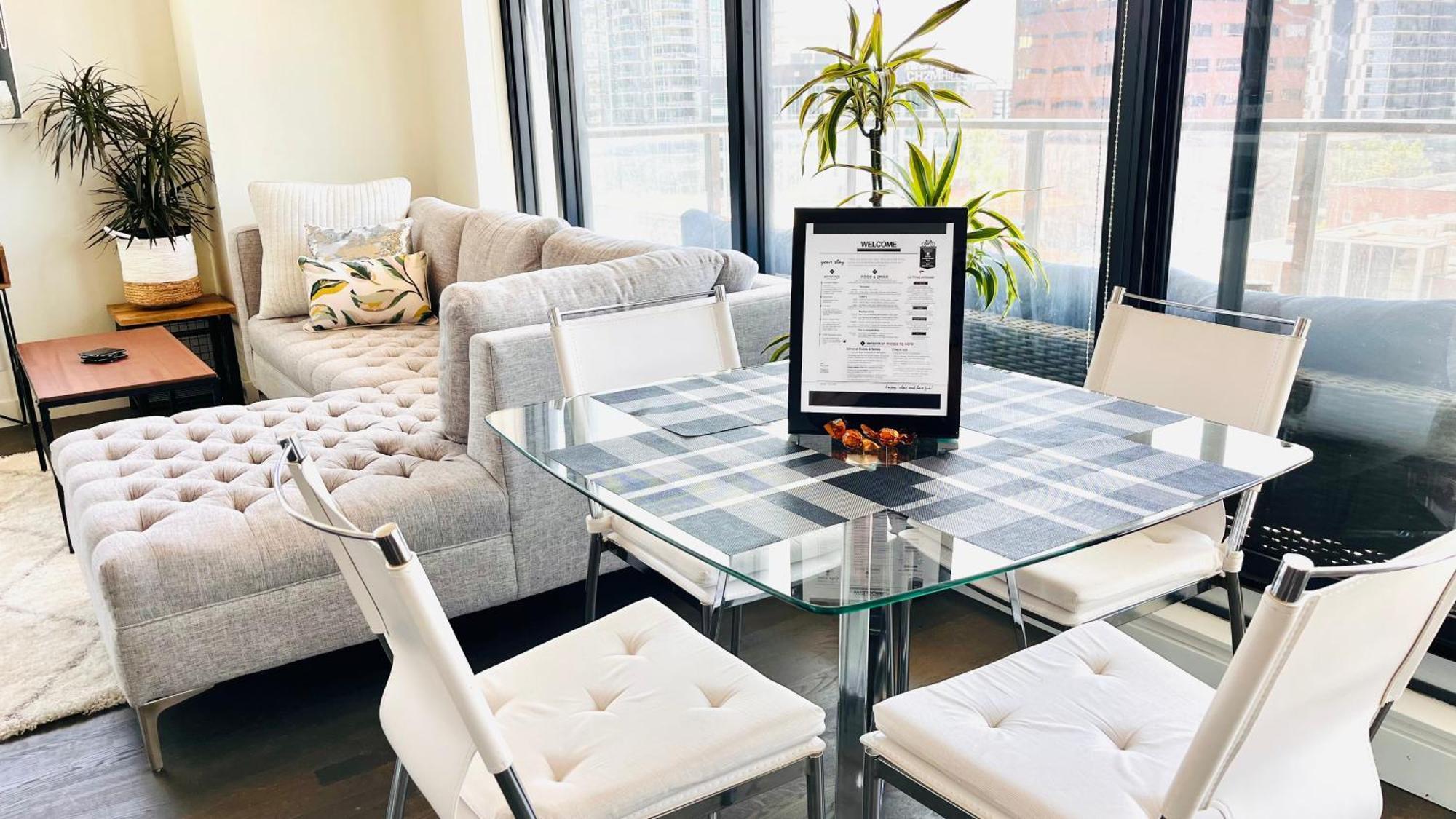 YYC Luxury Dt, 2 Bedroom Deal, Private Balcony, Full Kitchen, Gym - Free Parking מראה חיצוני תמונה