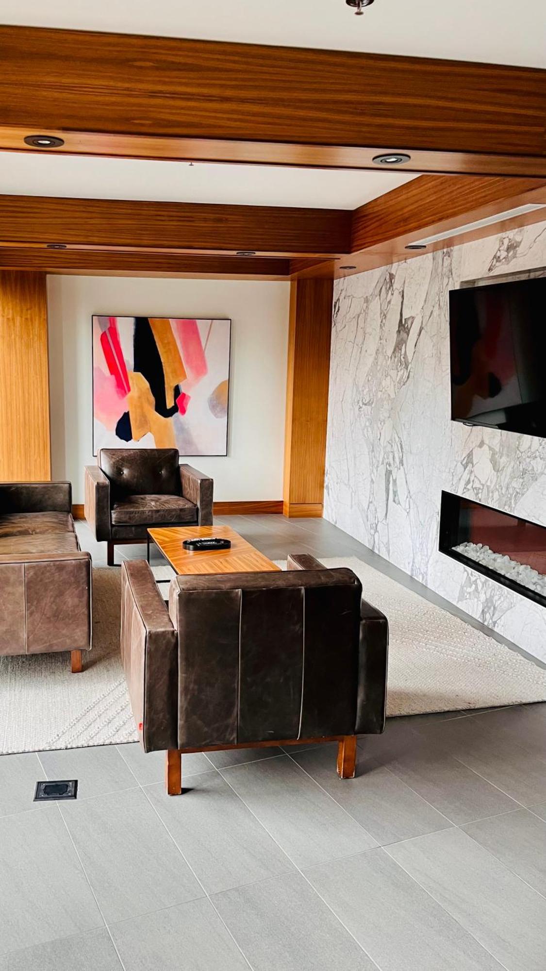 YYC Luxury Dt, 2 Bedroom Deal, Private Balcony, Full Kitchen, Gym - Free Parking מראה חיצוני תמונה